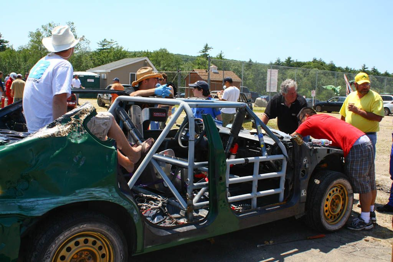 Illustration for article titled The 24 Hours Of LeMons New England 2009 Über Gallery, Part 4